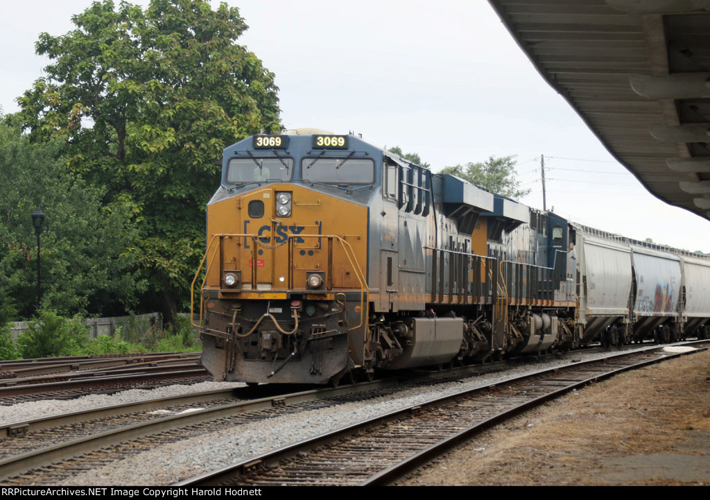 CSX 3069 will lead train F741-15 southbound